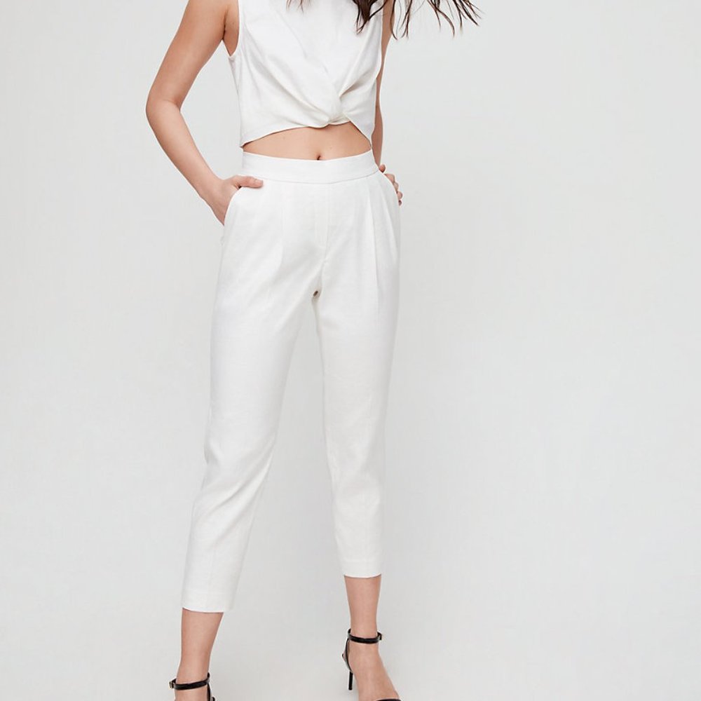 New White Aritzia Babaton Pants (Size 4)